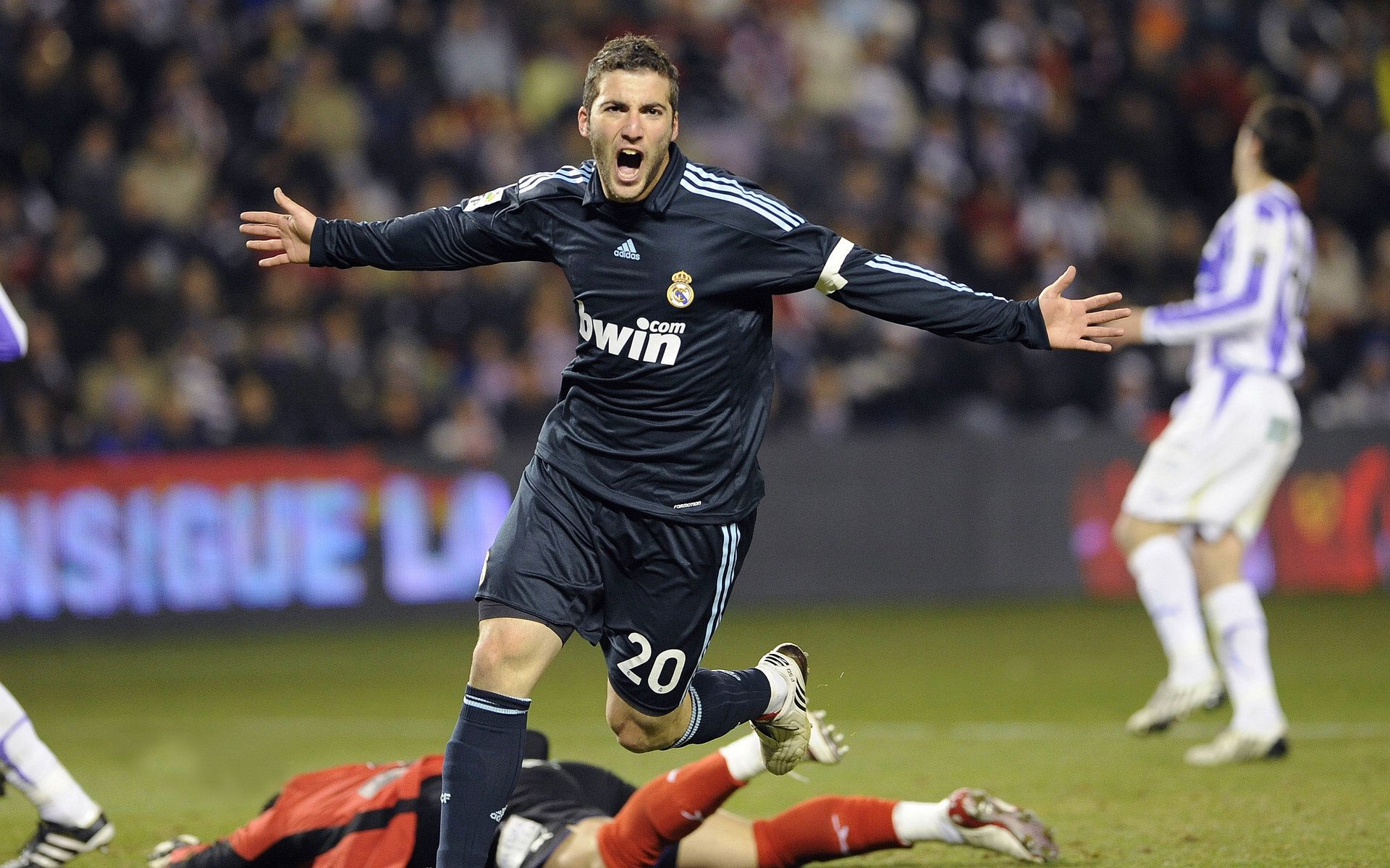 开云APP-小贾伦·杰克逊，当沉默的鹰翼掠过掘金山巅